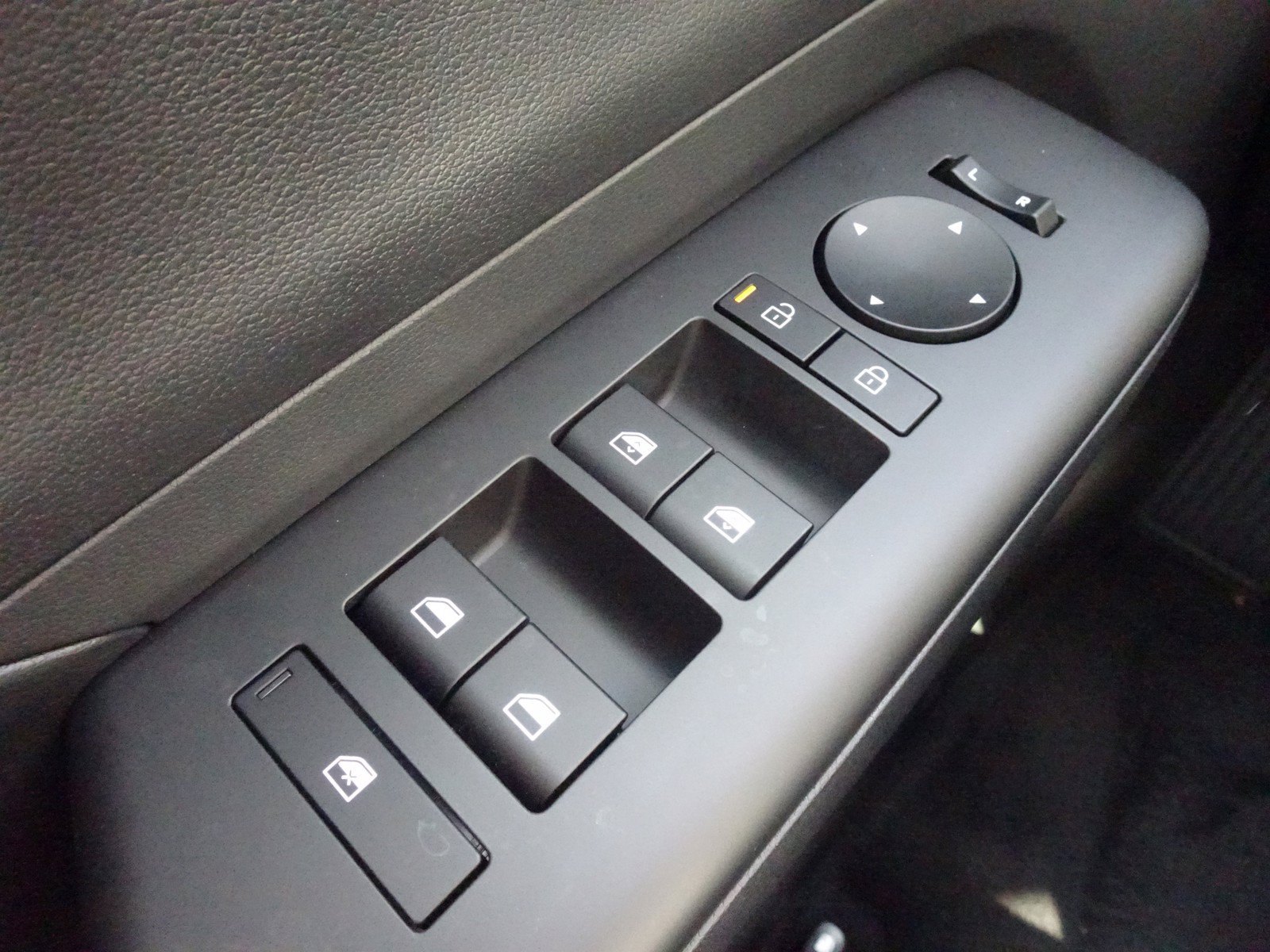 New 2025 Hyundai Kona SEL AWD/4WD image 14