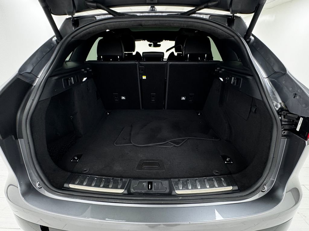 Used 2020 Jaguar F-PACE S image 33