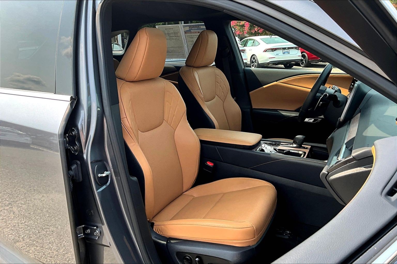 Used 2023 Lexus RX 350 Premium w/ Accessory Package (Z1) AWD/4WD image 7