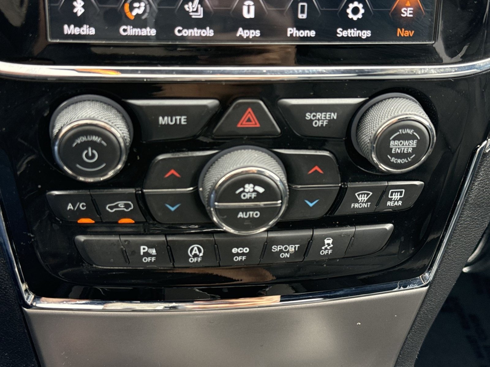 Used 2019 Jeep Grand Cherokee Limited AWD/4WD image 22