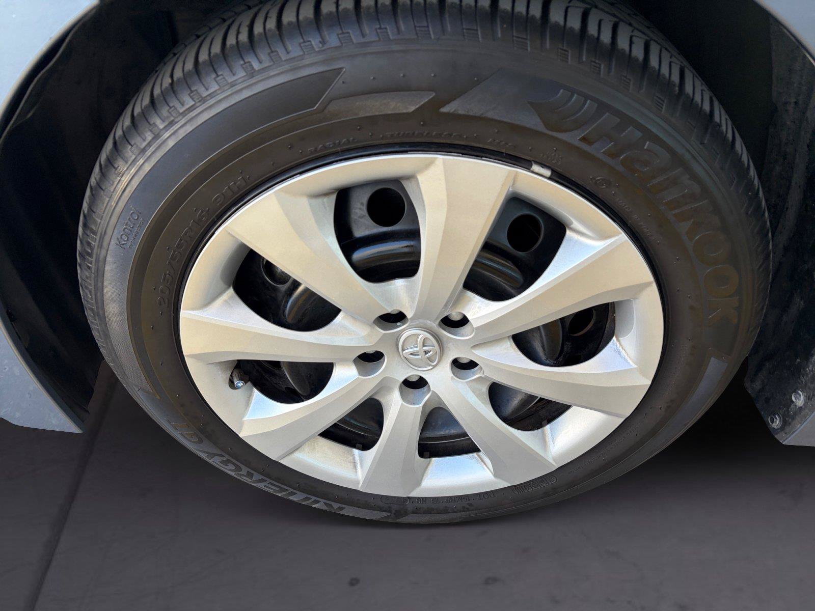 Used 2025 Toyota Corolla LE FWD image 14