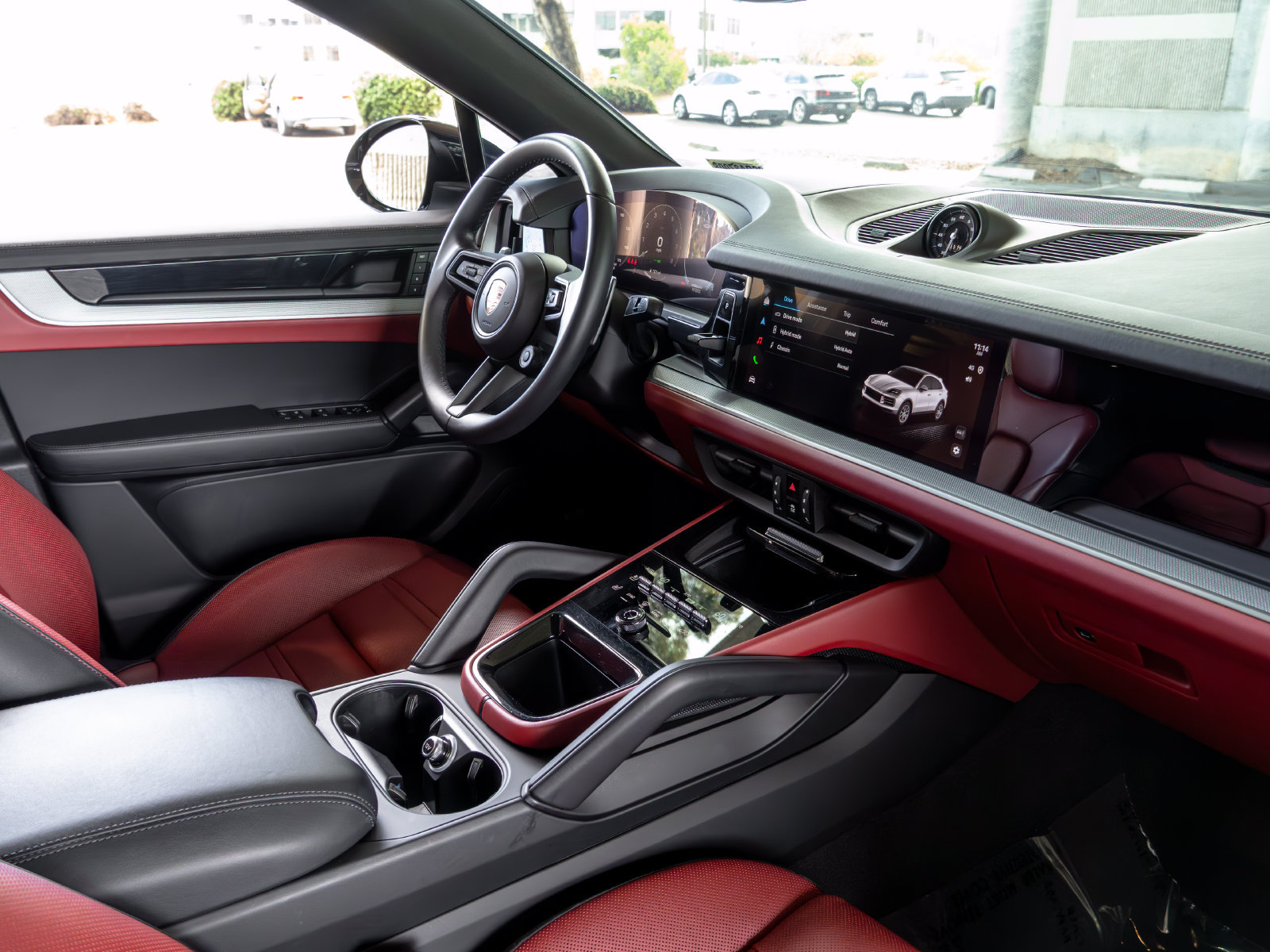 Certified 2025 Porsche Cayenne E-Hybrid Coupe w/ Premium Package Plus AWD/4WD image 52