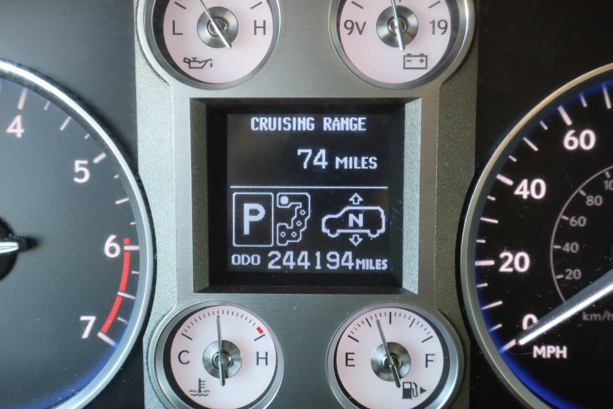 Used 2011 Lexus LX 570 4WD w/ Luxury Pkg image 46