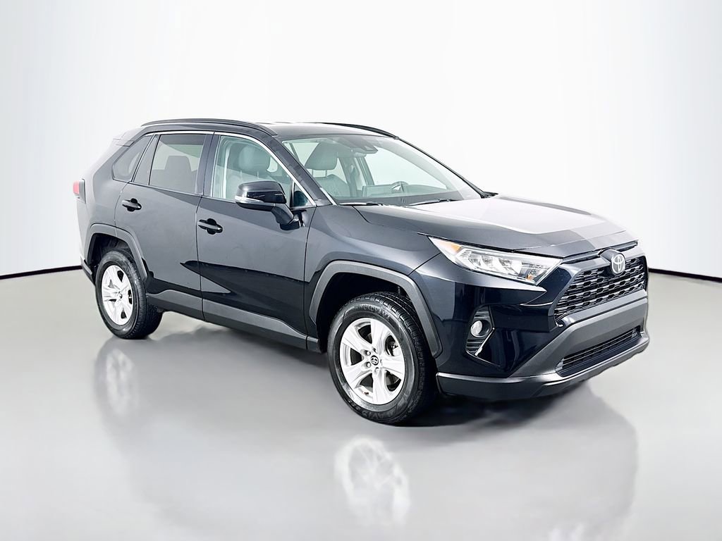 Used 2021 Toyota RAV4 XLE image 3