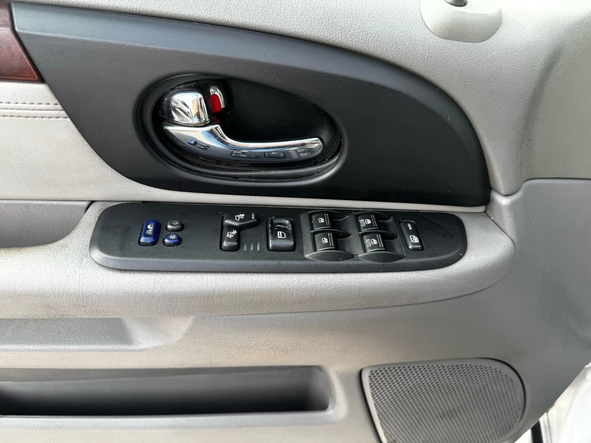 Used 2006 GMC Envoy SLT image 15