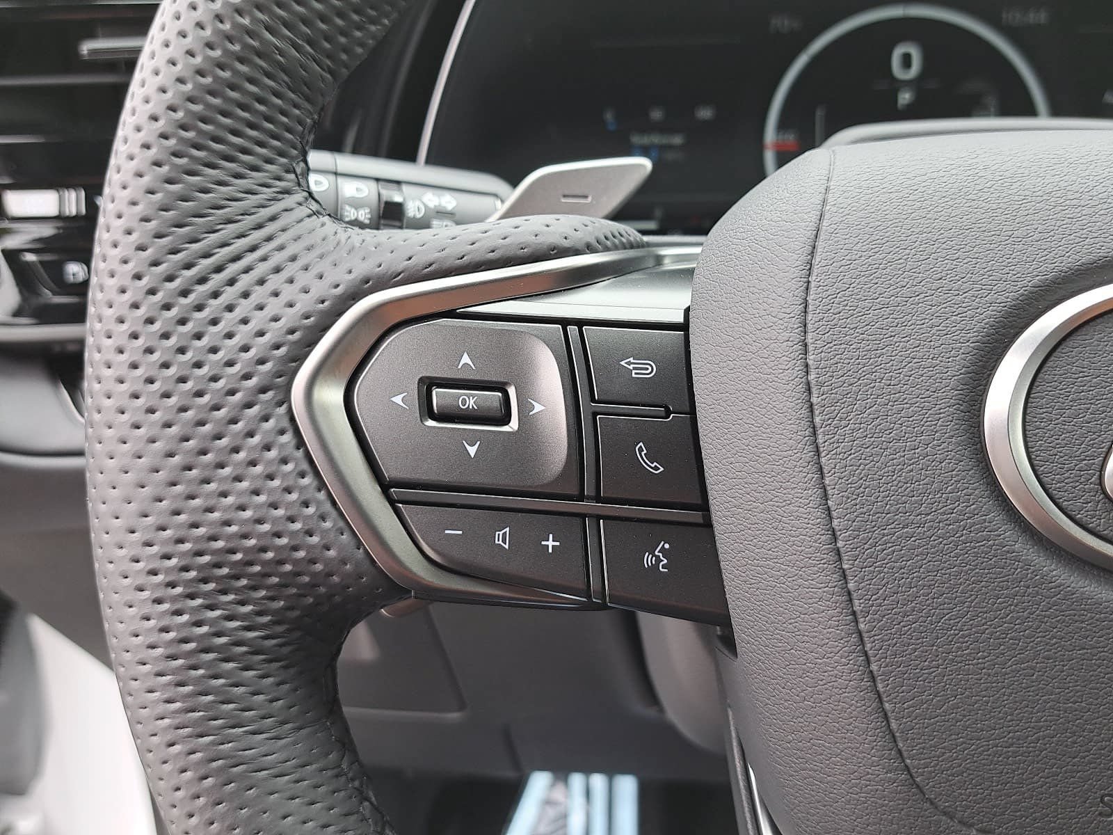 Used 2026 Lexus TX 500h AWD w/ Technology Package image 19