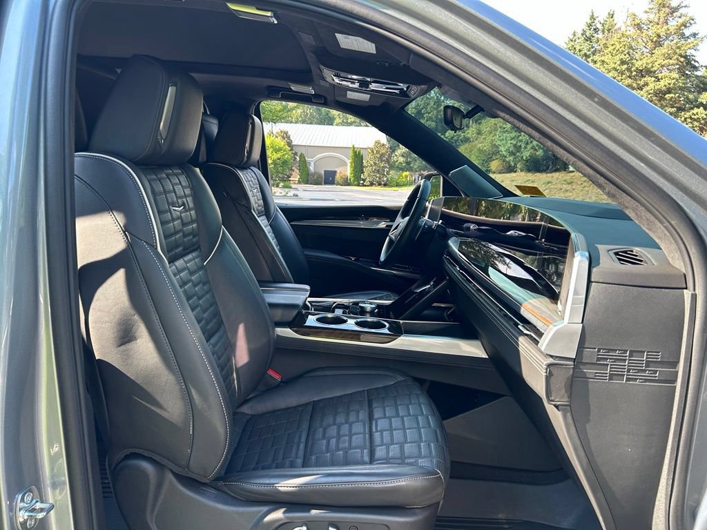 Used 2025 Cadillac Escalade Sport Platinum w/ LPO, ONYX Package RWD image 67