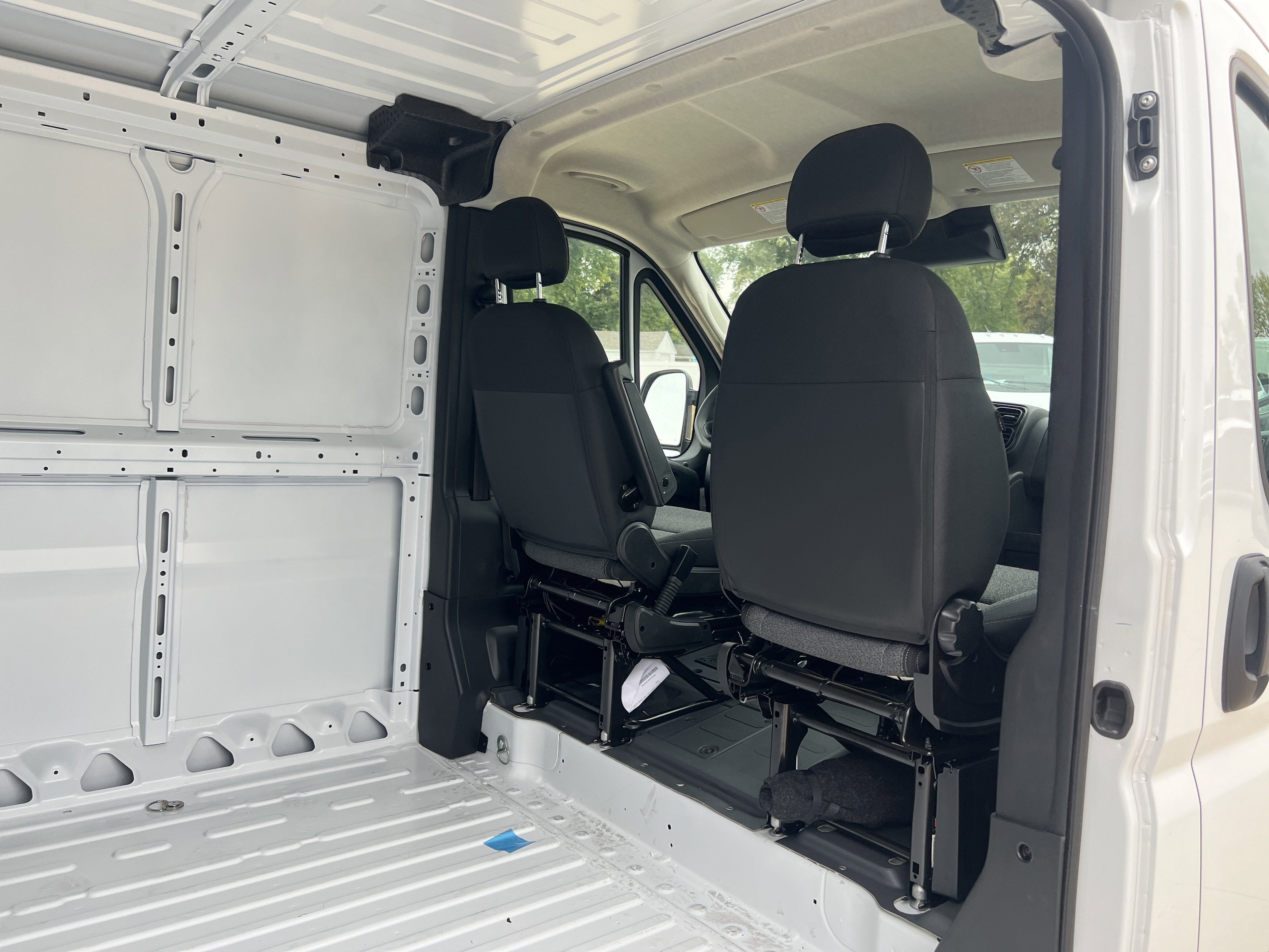 New 2026 RAM ProMaster 1500 w/ Convenience Group image 9