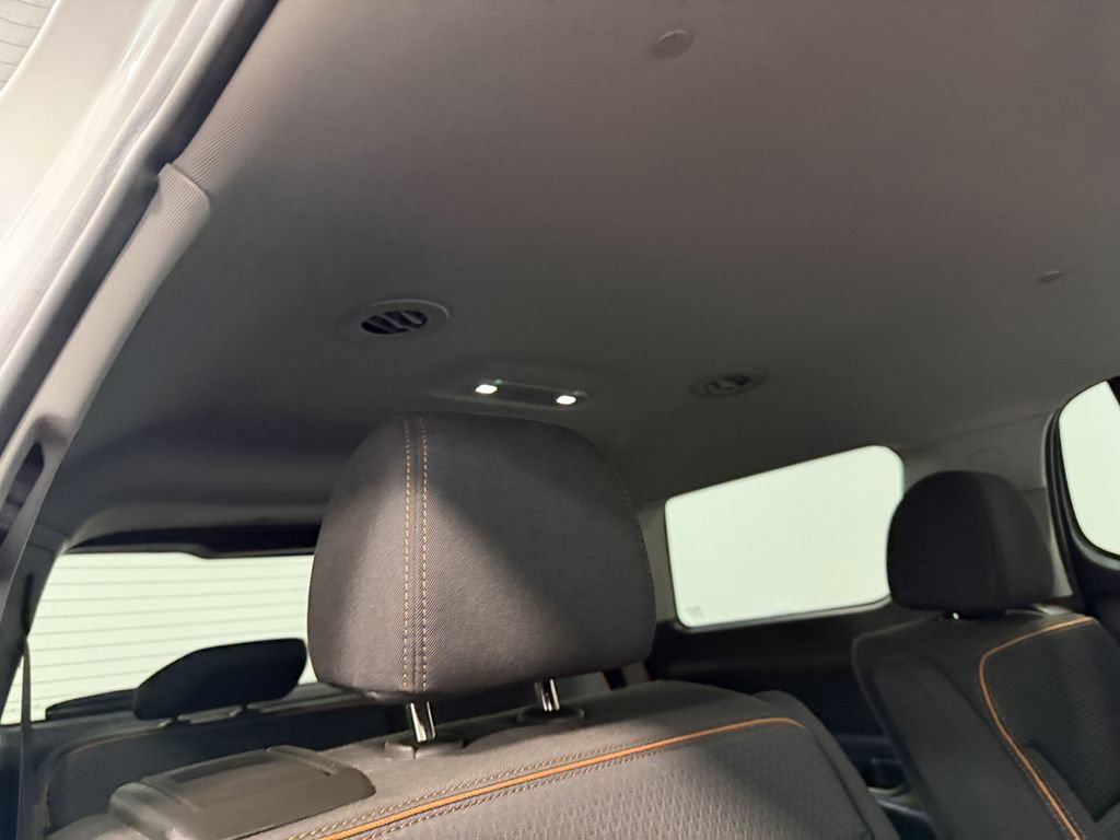 Used 2023 GMC Acadia AT4 image 15