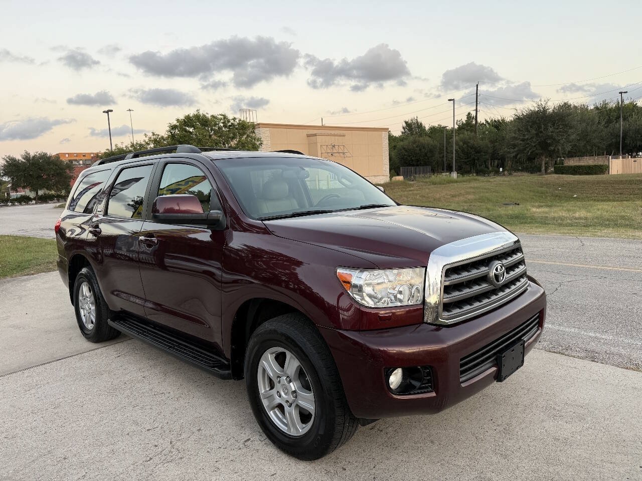 Used 2011 Toyota Sequoia SR5 w/ Premium Pkg AWD/4WD image 3