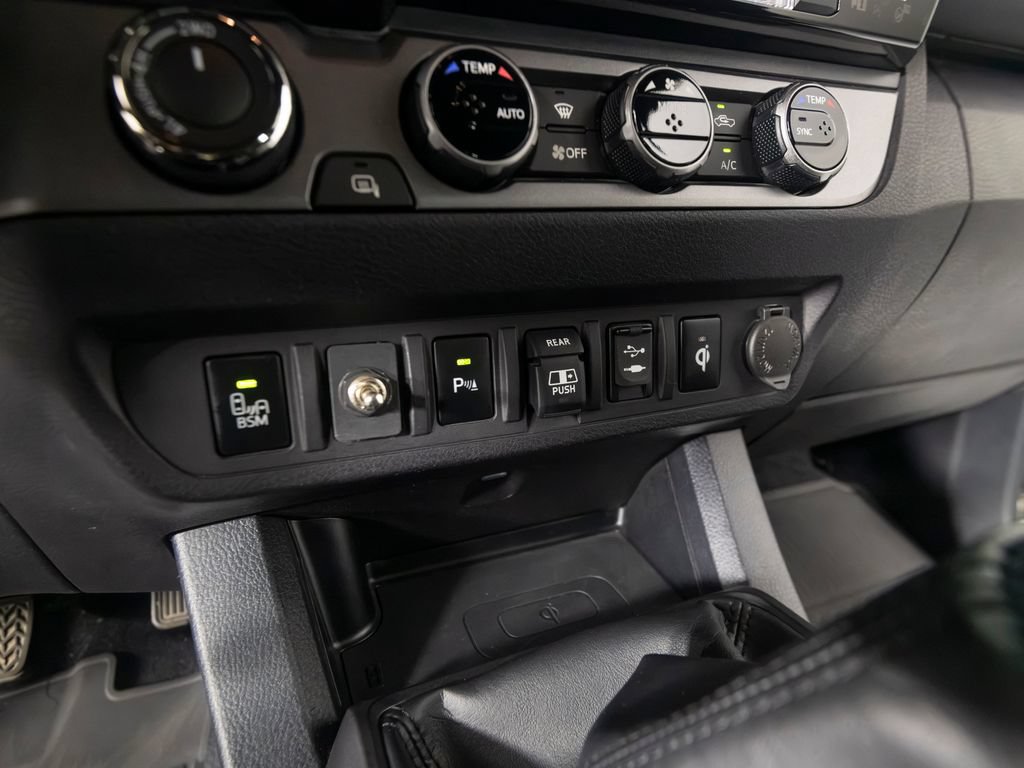 Used 2018 Toyota Tacoma TRD Pro AWD/4WD image 24