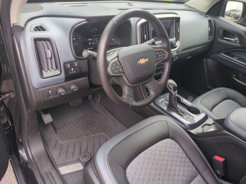 Used 2022 Chevrolet Colorado Z71 w/ Z71 Midnight Edition AWD/4WD image 17