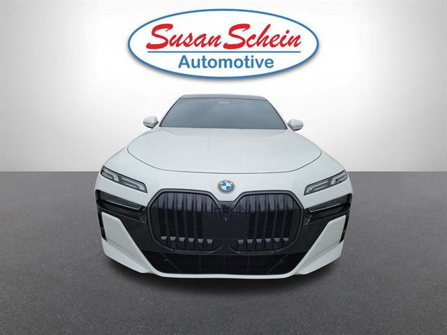 Used 2024 BMW 760i xDrive w/ Premium Package 2 AWD/4WD image 17