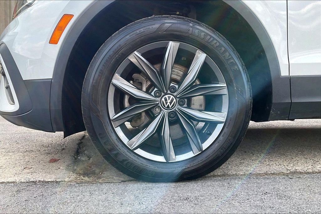 Used 2022 Volkswagen Tiguan SE image 9