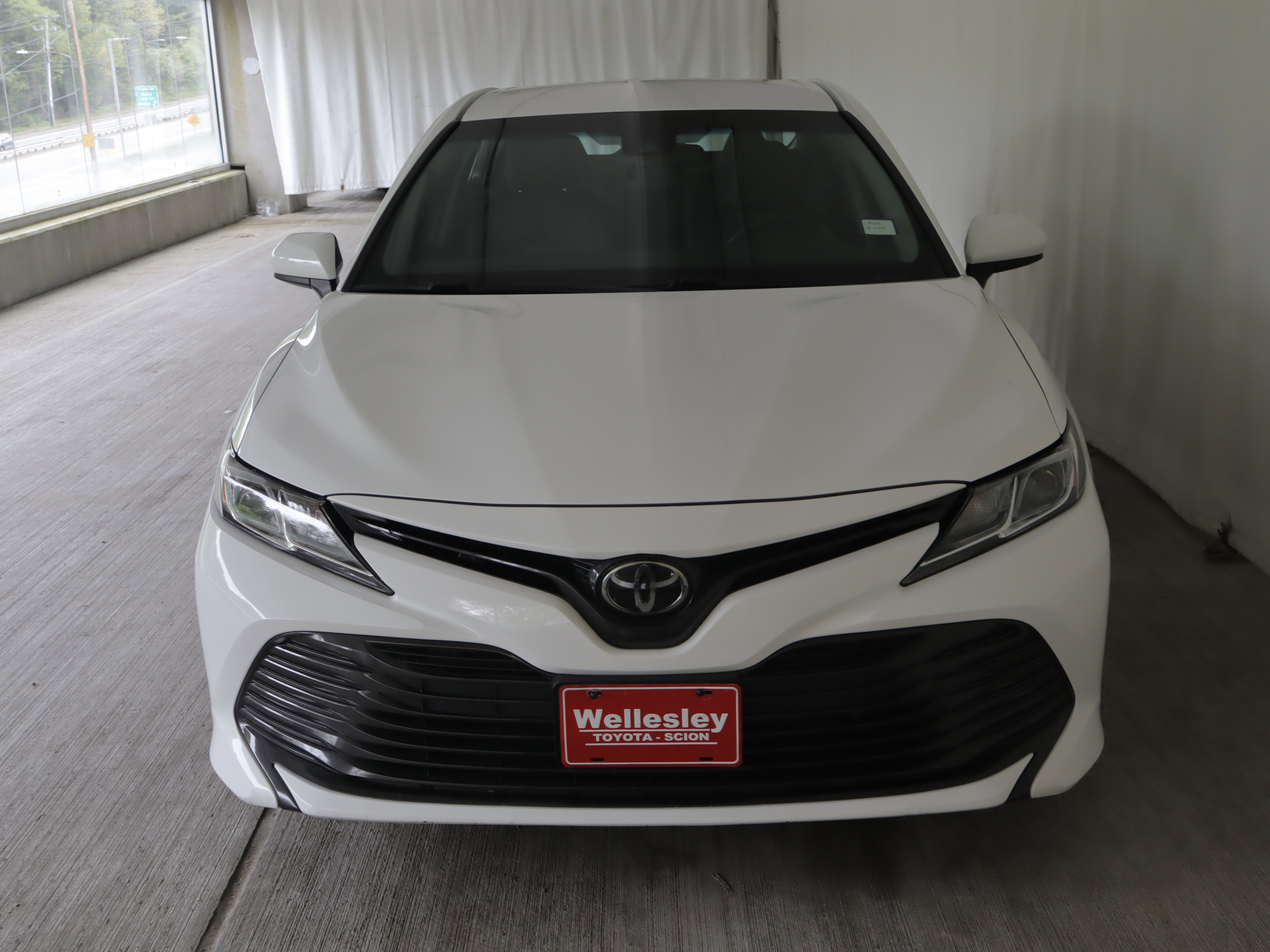 Used 2018 Toyota Camry LE FWD image 3