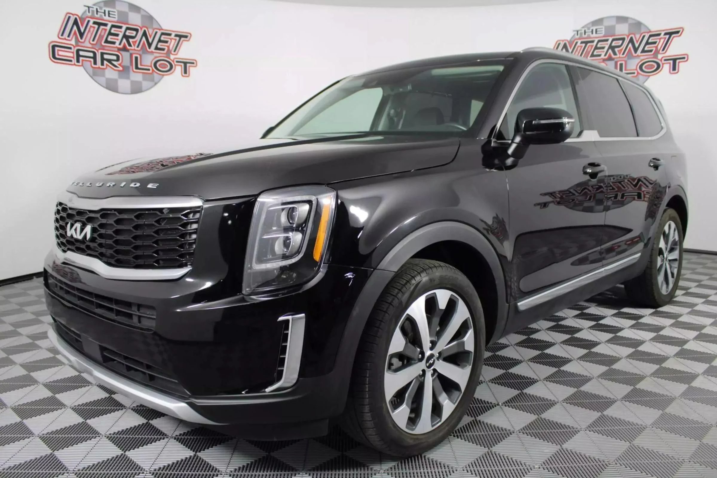 Used 2022 Kia Telluride EX w/ EX Premium Package FWD image 3