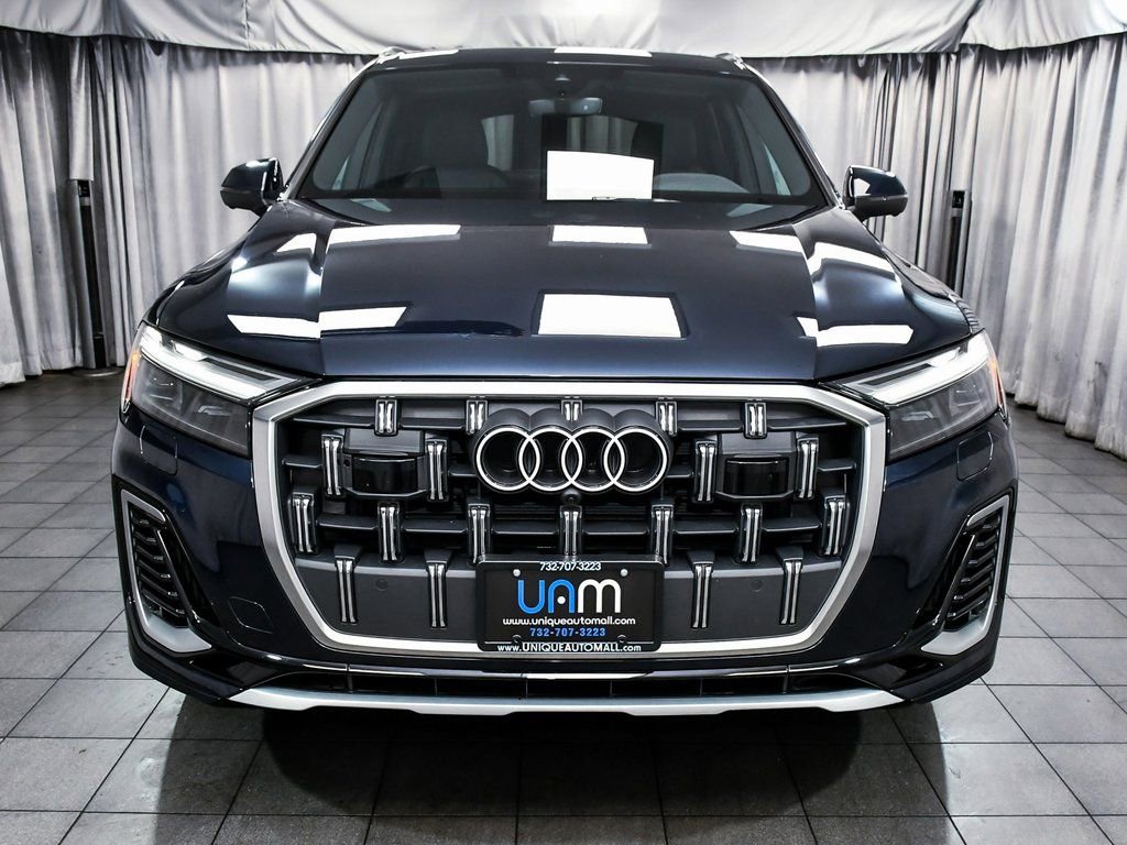 Used 2025 Audi Q7 3.0T Premium w/ Convenience Package image 2