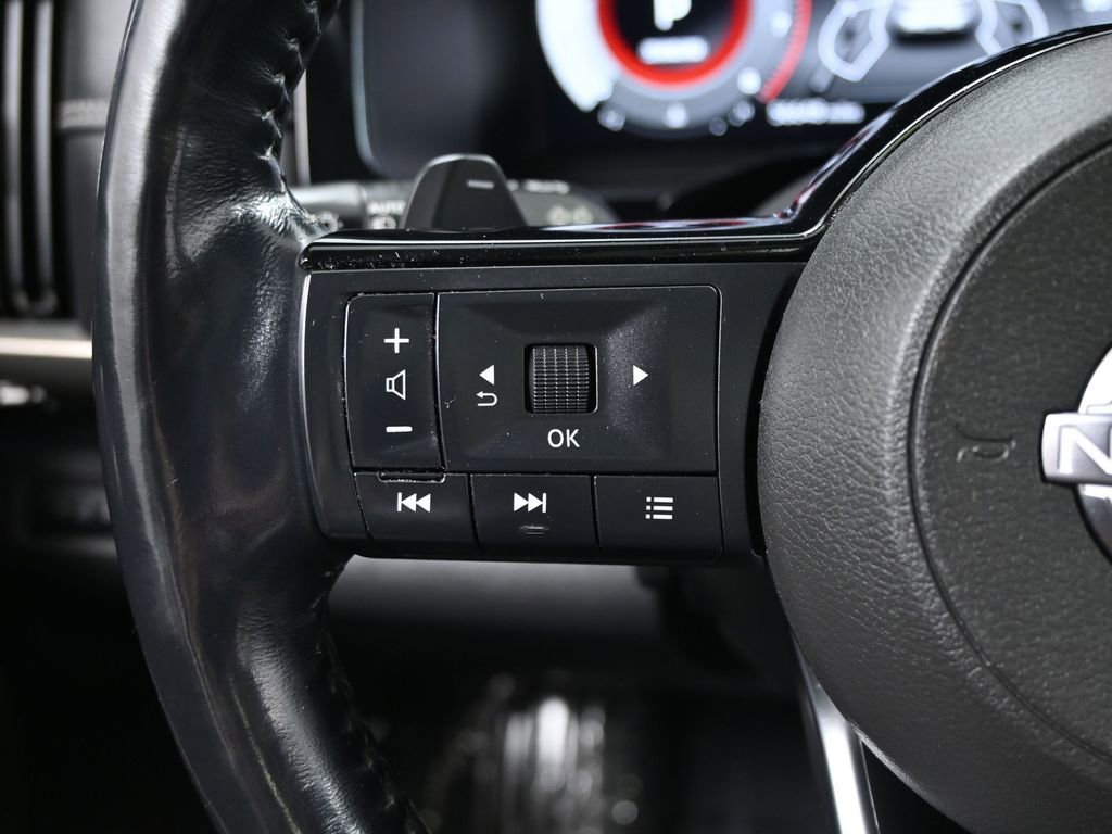 Used 2022 Nissan Pathfinder Platinum w/ Cargo Package image 19