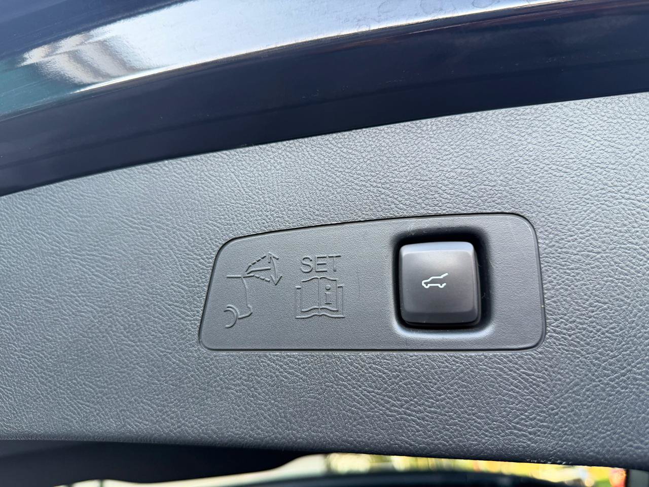 Used 2020 Lincoln Corsair AWD w/ Premium Package image 12