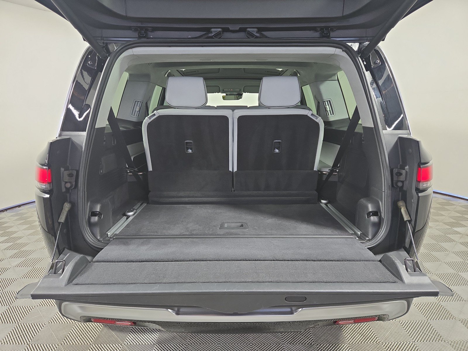 Used 2024 Rivian R1S Adventure AWD/4WD image 15