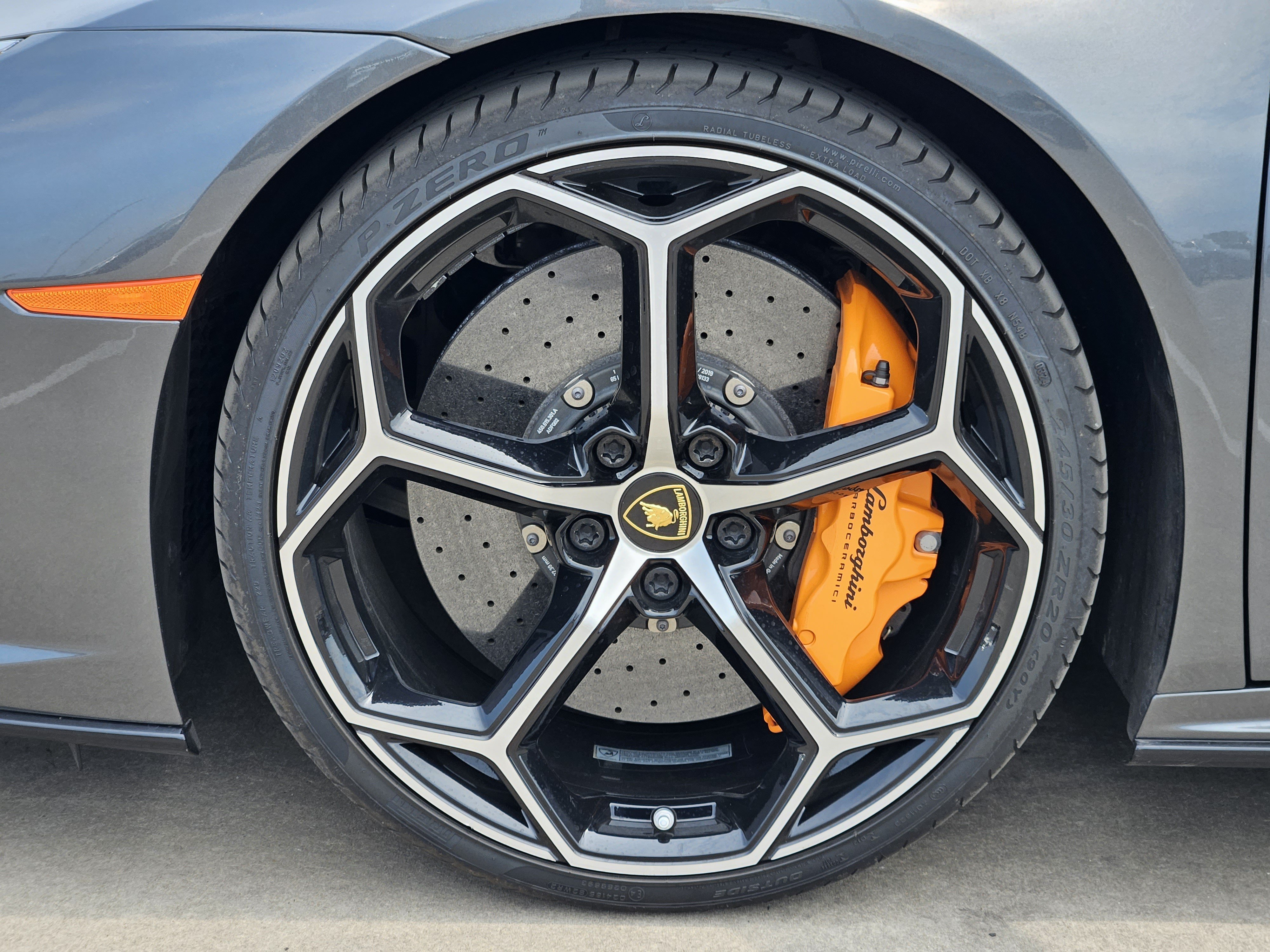 Used 2020 Lamborghini Huracan EVO AWD/4WD image 14