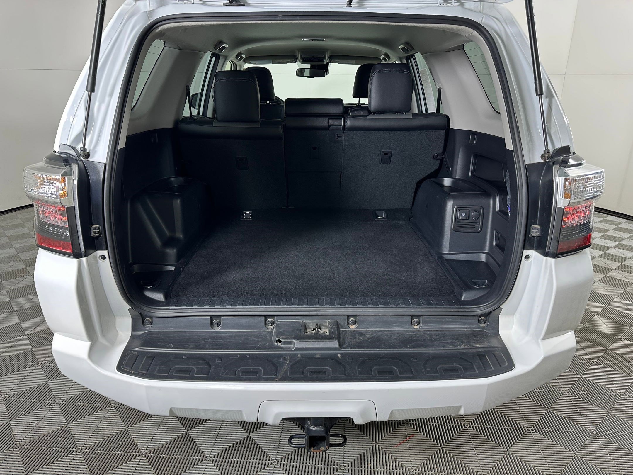 Used 2024 Toyota 4Runner SR5 Premium image 31