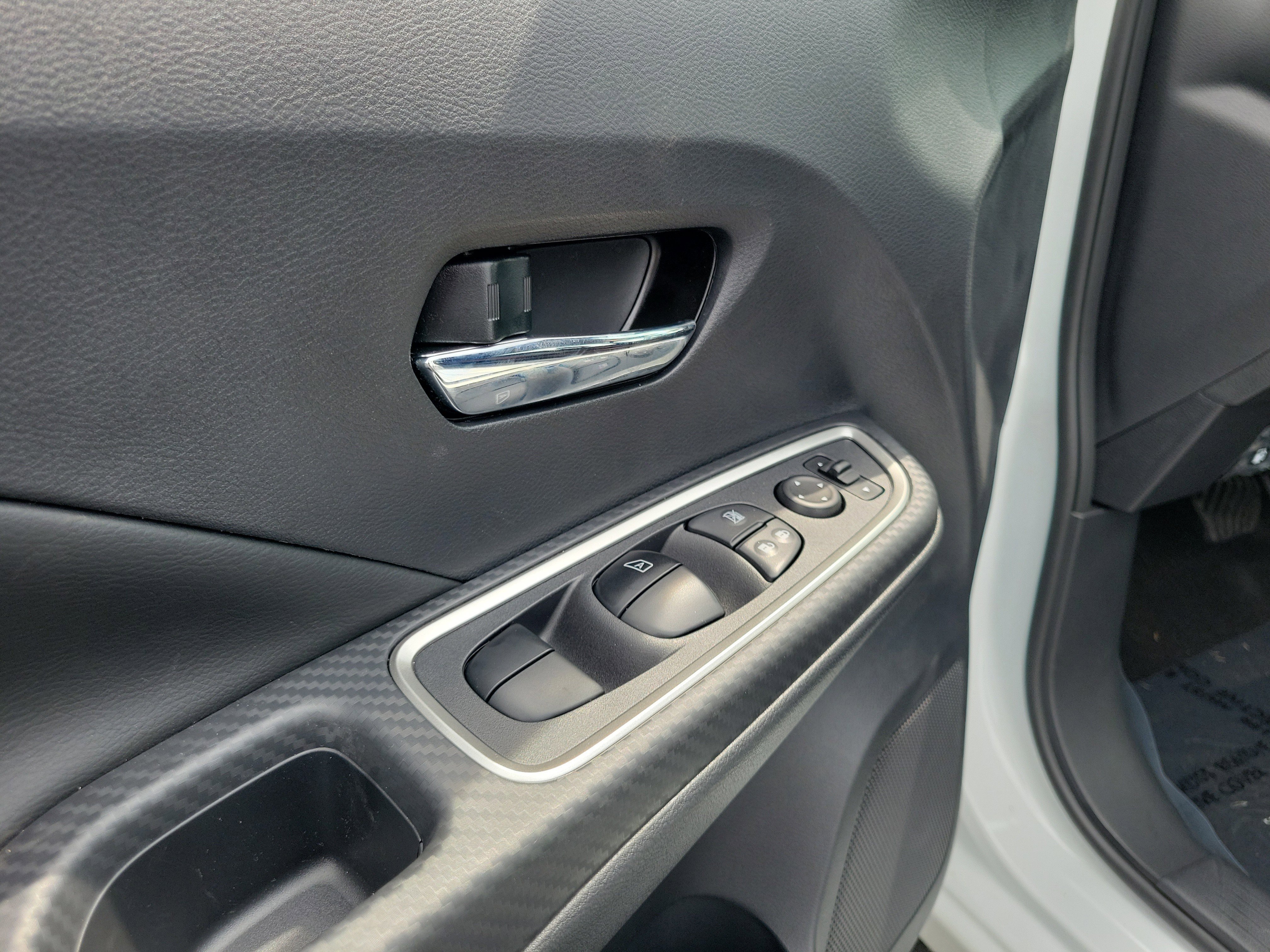 Used 2025 Nissan Versa SR w/ Trunk Package image 18