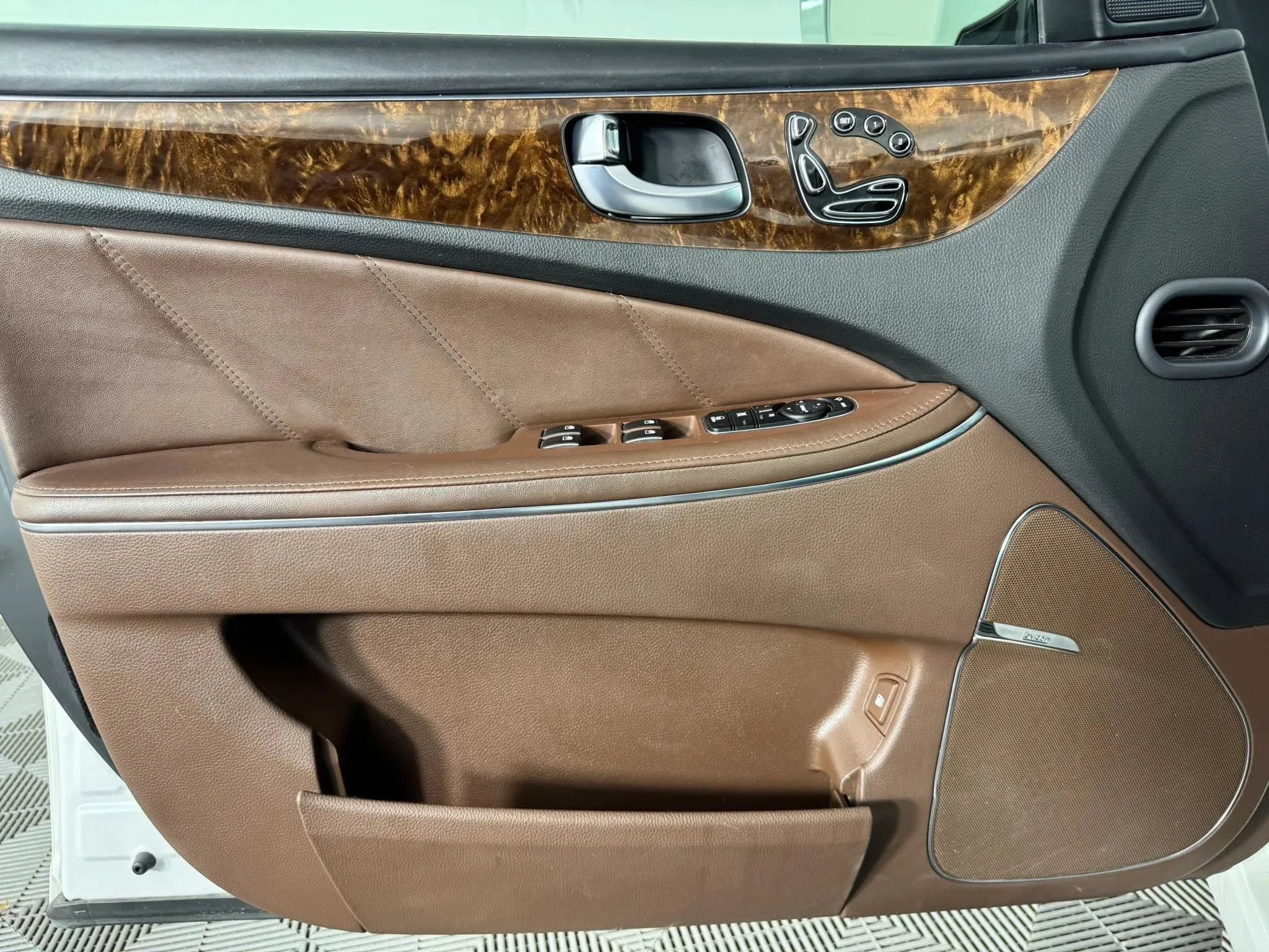 Used 2014 Hyundai Equus Signature RWD image 38