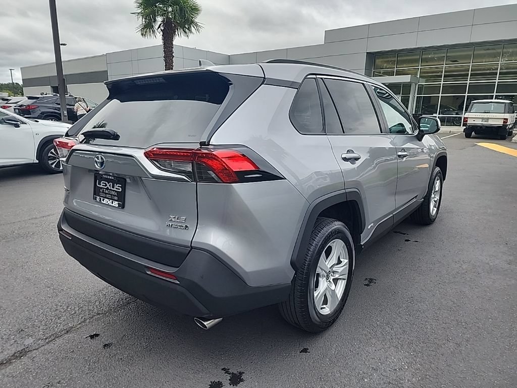 Used 2021 Toyota RAV4 XLE w/ Convenience Package AWD/4WD image 7