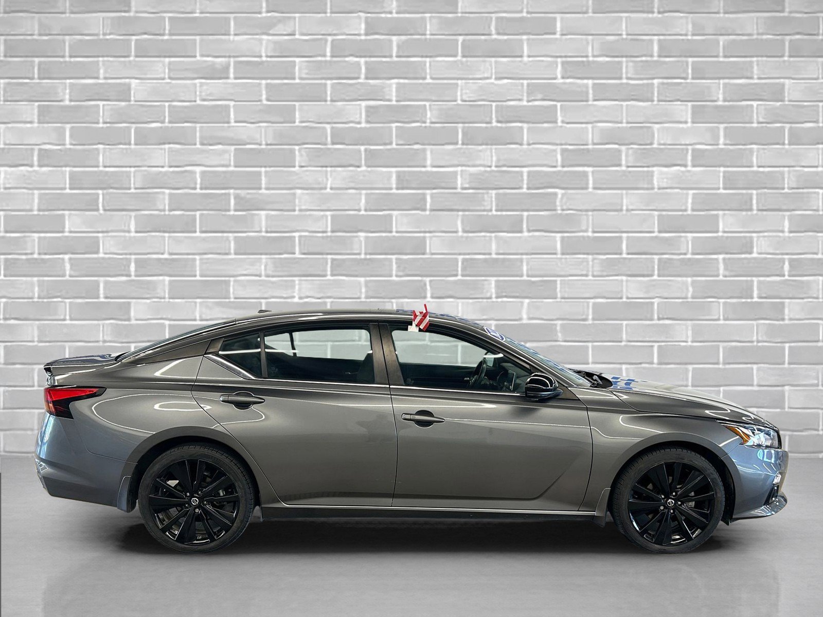 Used 2022 Nissan Altima 2.5 SR w/ Midnight Edition Package image 6