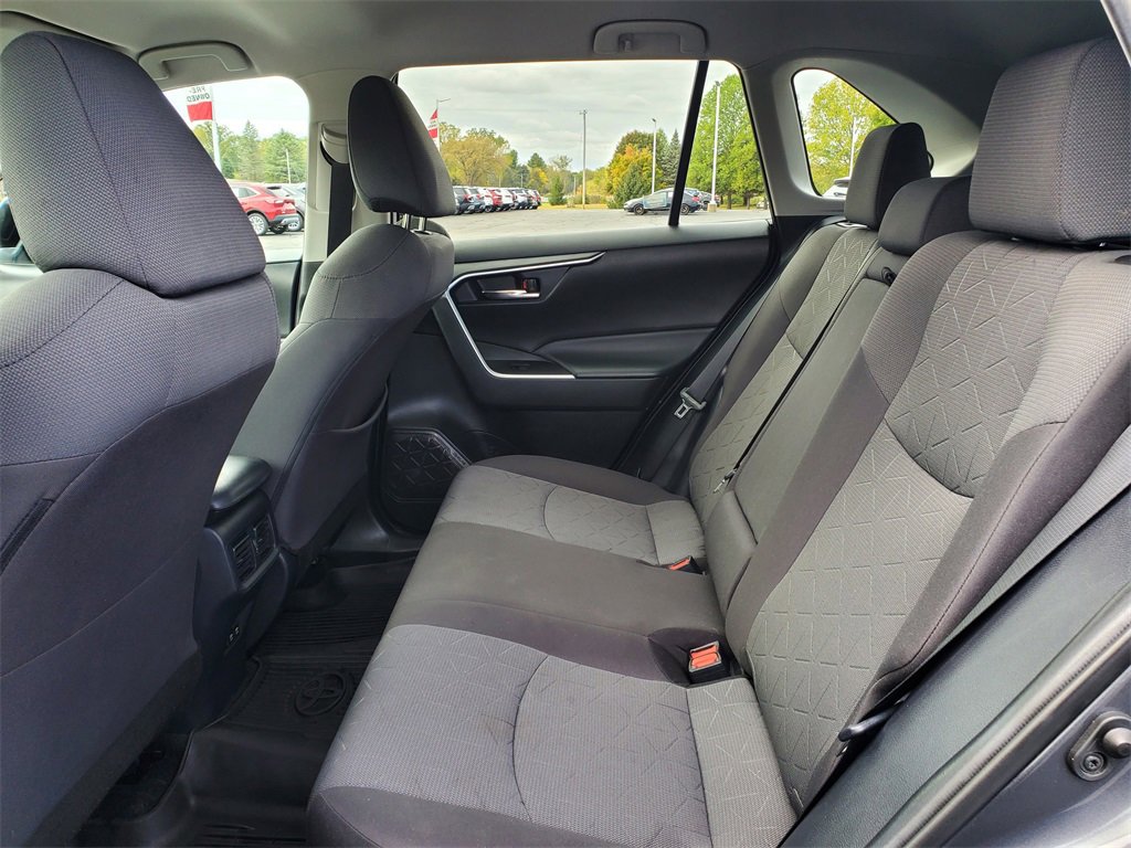 Used 2021 Toyota RAV4 XLE image 29