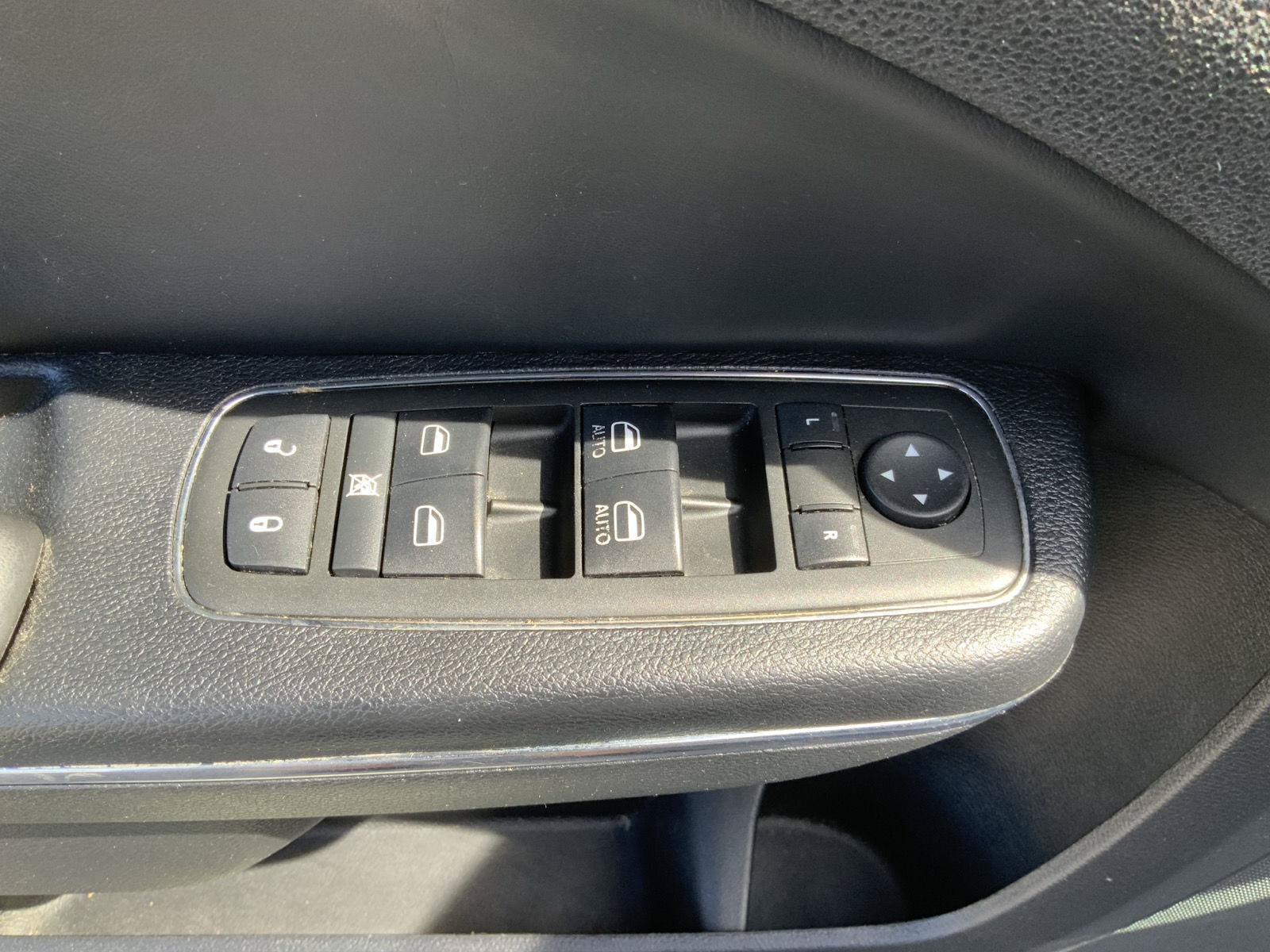 Used 2014 Dodge Charger SE RWD image 15