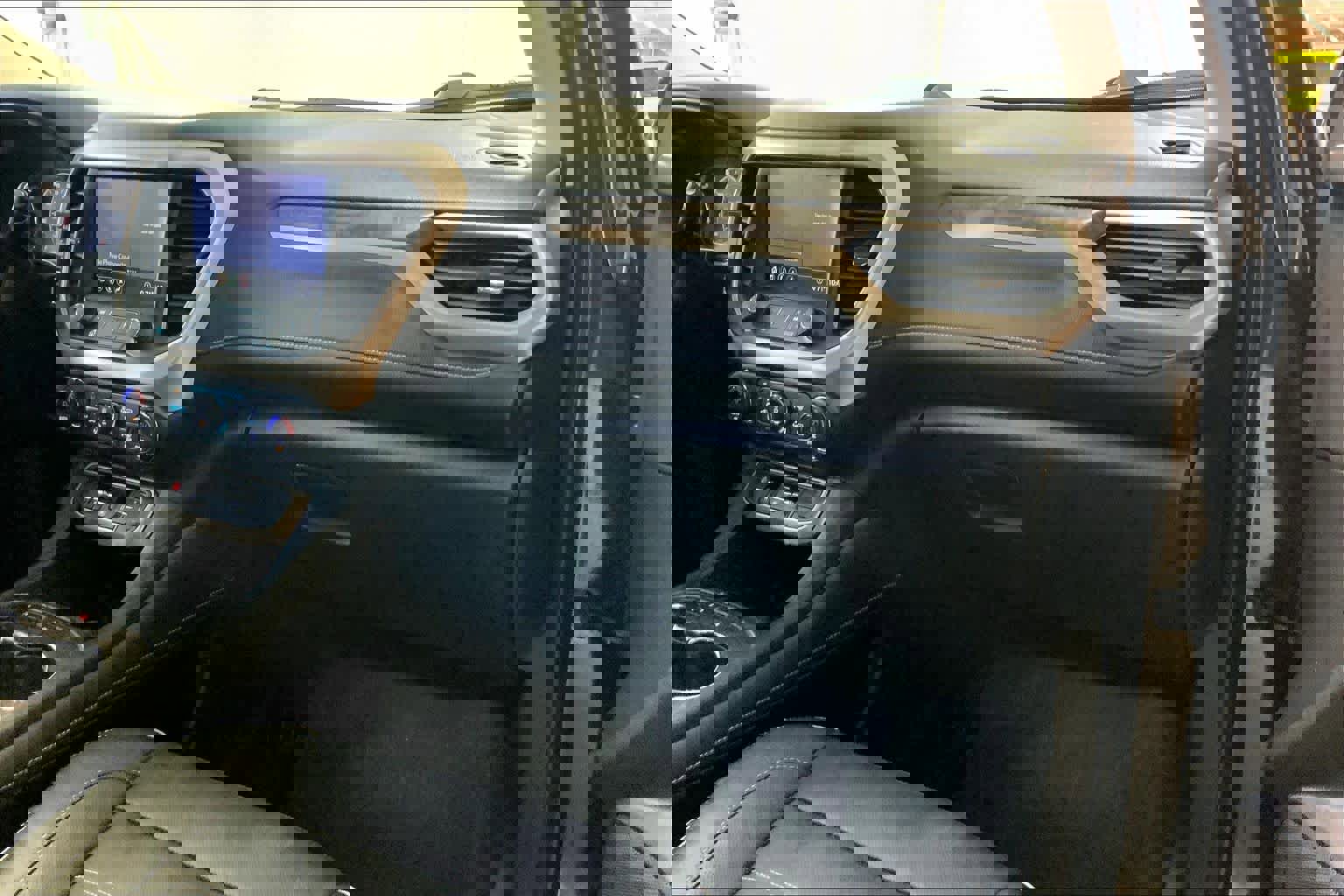 Used 2020 GMC Acadia Denali w/ Trailering Package image 19