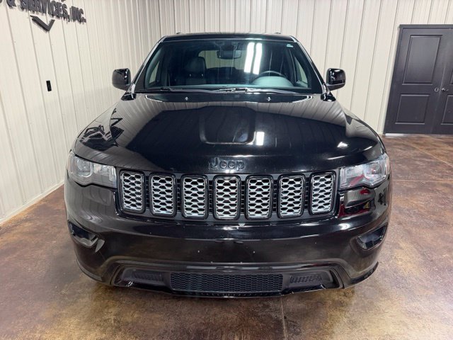 Used 2019 Jeep Grand Cherokee Altitude AWD/4WD image 2