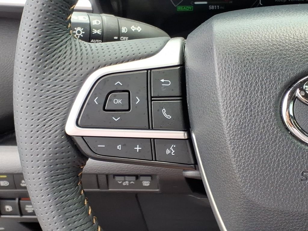 Certified 2025 Toyota Sienna XLE Woodland Edition AWD/4WD image 18