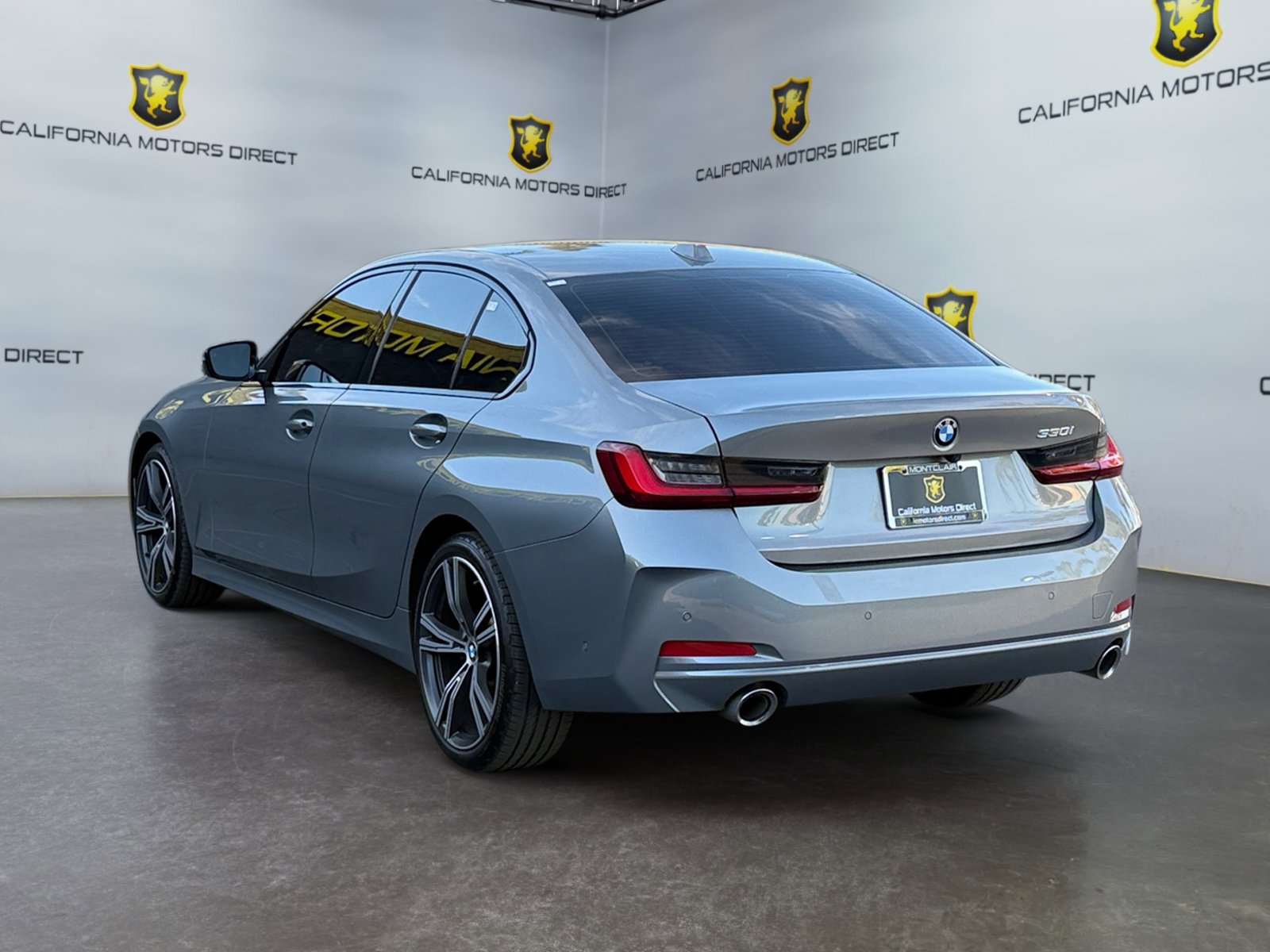 Used 2023 BMW 330i Sedan w/ Premium Package image 3