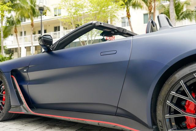 Used 2023 Aston Martin V12 Vantage Roadster RWD image 19