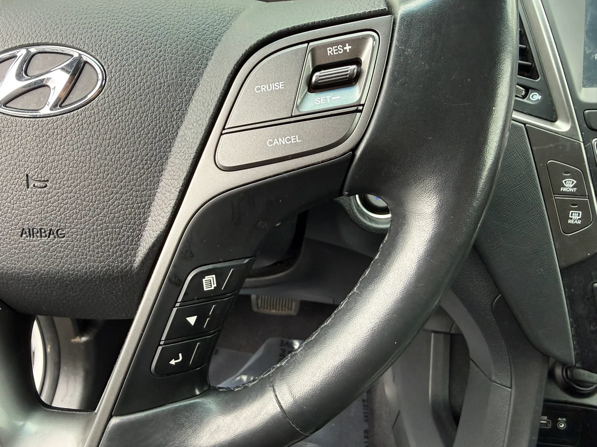 Used 2018 Hyundai Santa Fe Sport FWD image 34