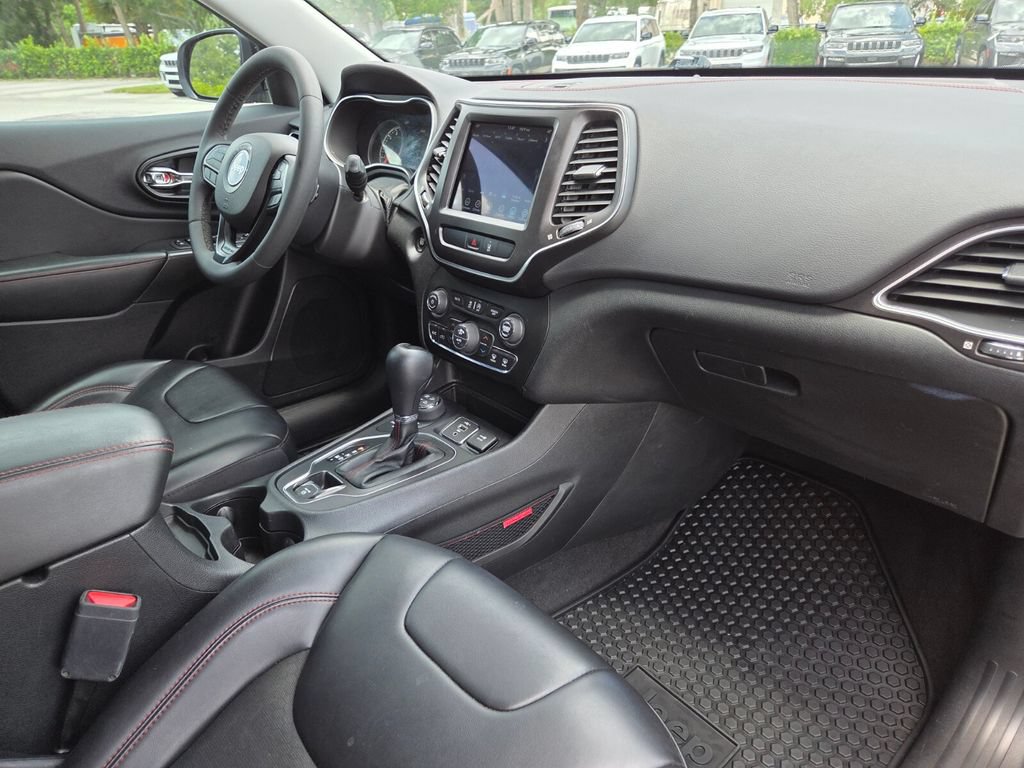 Used 2022 Jeep Cherokee Trailhawk AWD/4WD image 14