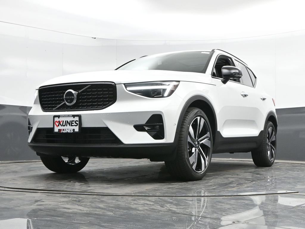 New 2025 Volvo XC40 B5 Plus w/ Protection Package Premier image 42