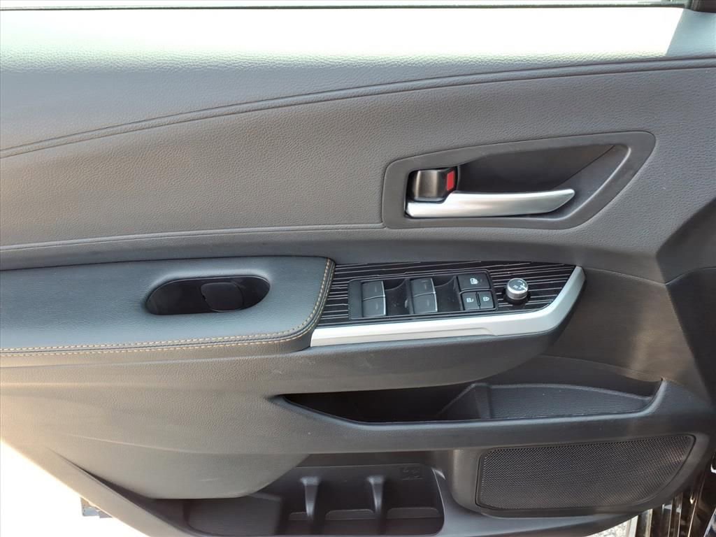 Used 2025 Toyota Sienna XLE Woodland Edition image 18