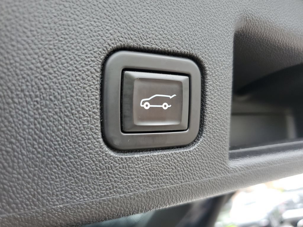 Used 2021 Chevrolet Equinox LT FWD image 14