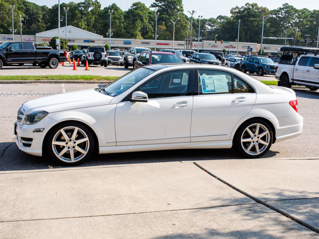 Used 2013 Mercedes-Benz C 250 Sedan image 3