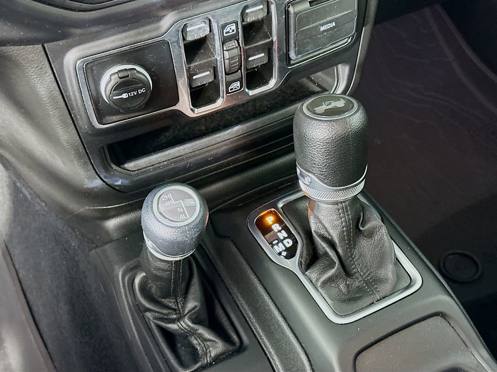 Used 2023 Jeep Wrangler Unlimited Sport AWD/4WD image 16