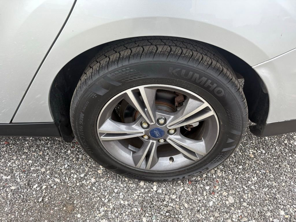 Used 2018 Ford Focus SE w/ SE Appearance Package image 20