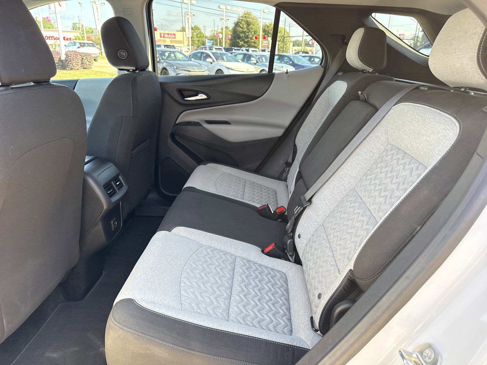 Used 2023 Chevrolet Equinox LT w/ Driver Convenience Package image 13