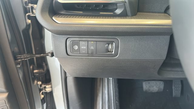 New 2027 Chevrolet Traverse LT w/ Sun and Wheel Package FWD image 13