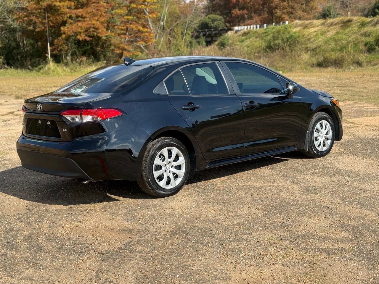 Used 2025 Toyota Corolla LE image 5