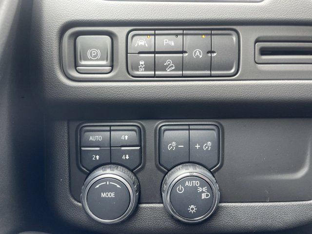 Used 2023 Chevrolet Suburban Premier AWD/4WD image 20