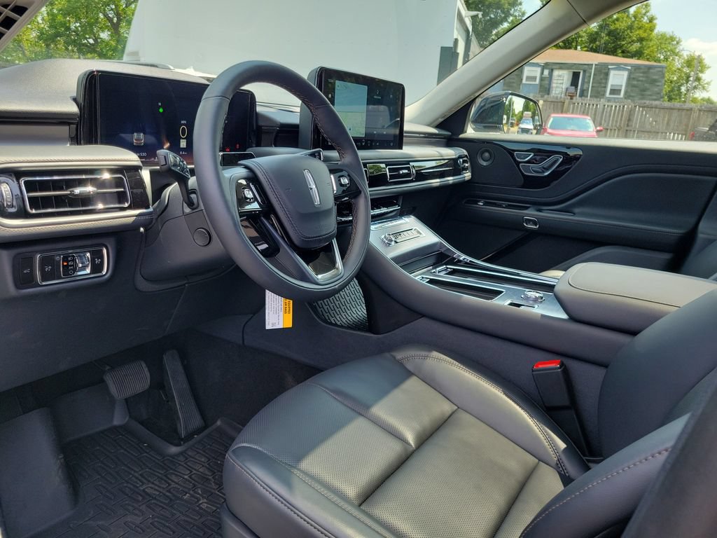 New 2026 Lincoln Aviator AWD image 21